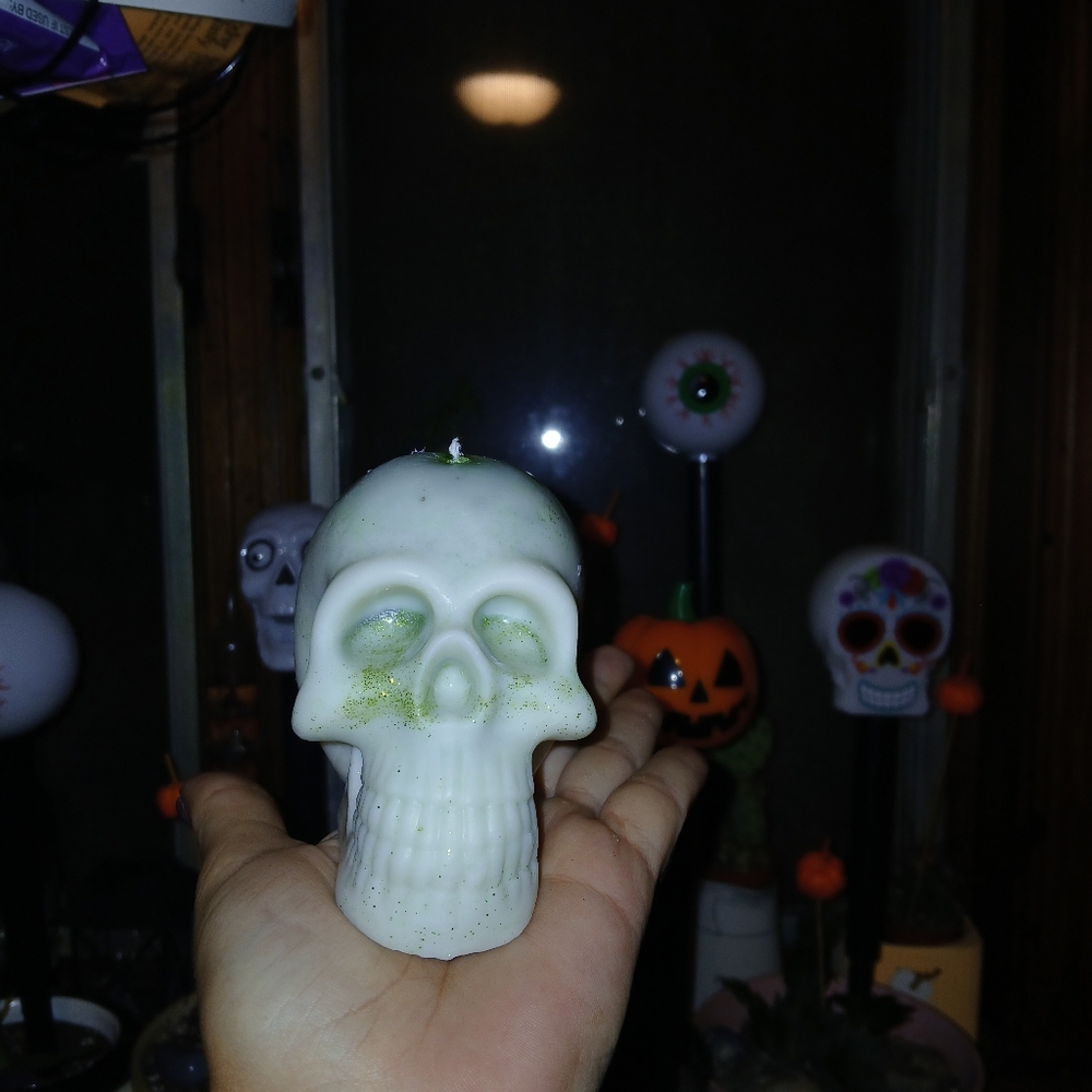 Green Glitter Skull Candle - Picture 5 of 6